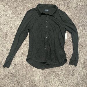 Gap long sleeve button down shirt - M